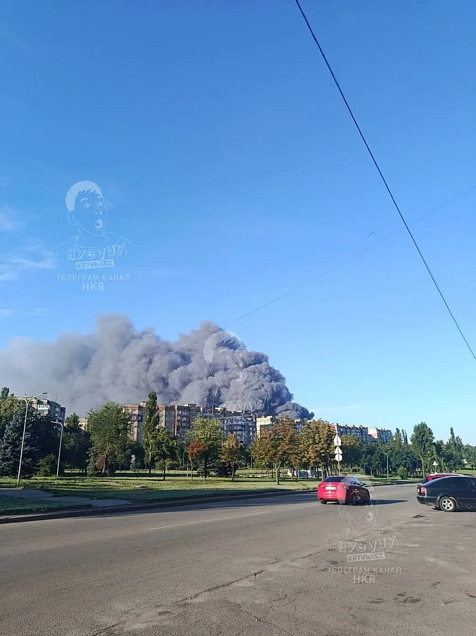 У Кривому Розі атаковано «Епіцентр»: виникла масштабна пожежа (фото, відео) У Кривому Розі атаковано «Епіцентр»: виникла масштабна пожежа (фото, відео)