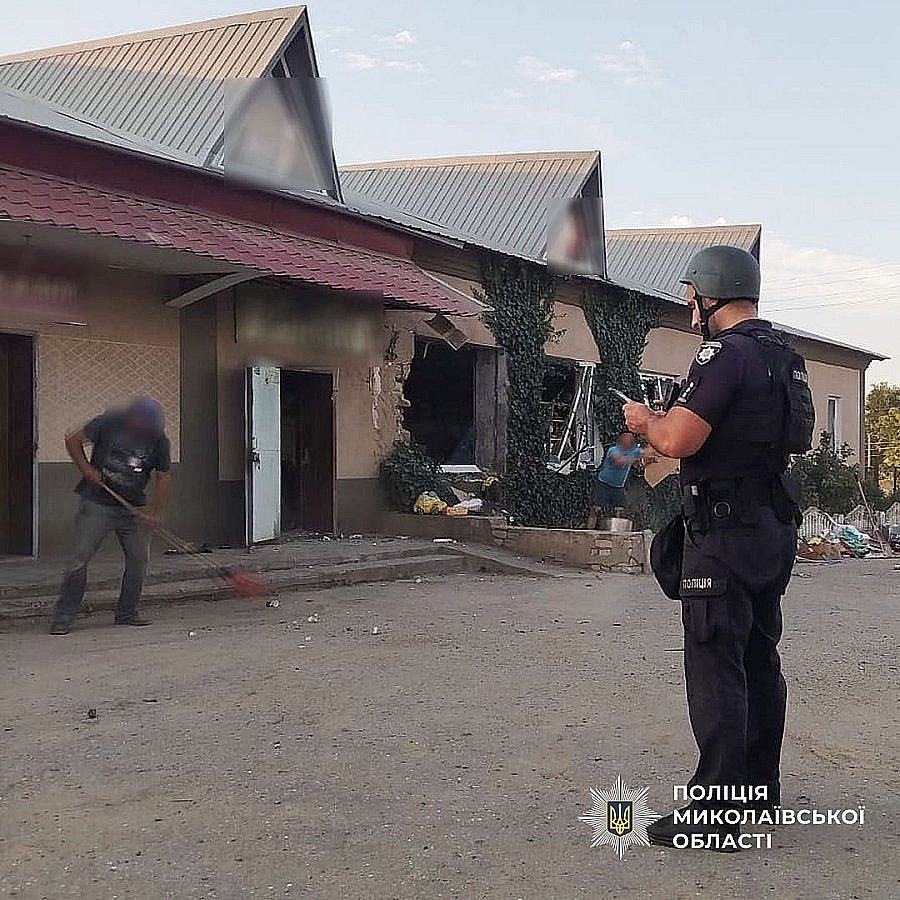 Вражеские атаки по Николаевской области: трое пострадавших, поражены три судна Вражеские атаки по Николаевской области: трое пострадавших, поражены три судна