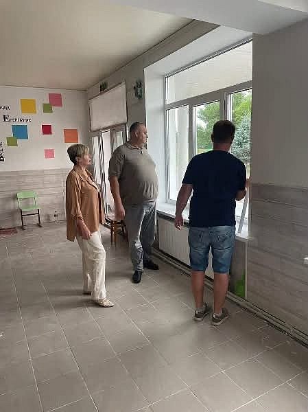 На Миколаївщині відновлюють ліцей, пошкоджений ворожим дроном: заклад відвідав начальник Вознесенської РВА Олександр Кукуруза На Миколаївщині відновлюють ліцей, пошкоджений ворожим дроном: заклад відвідав начальник Вознесенської РВА Олександр Кукуруза