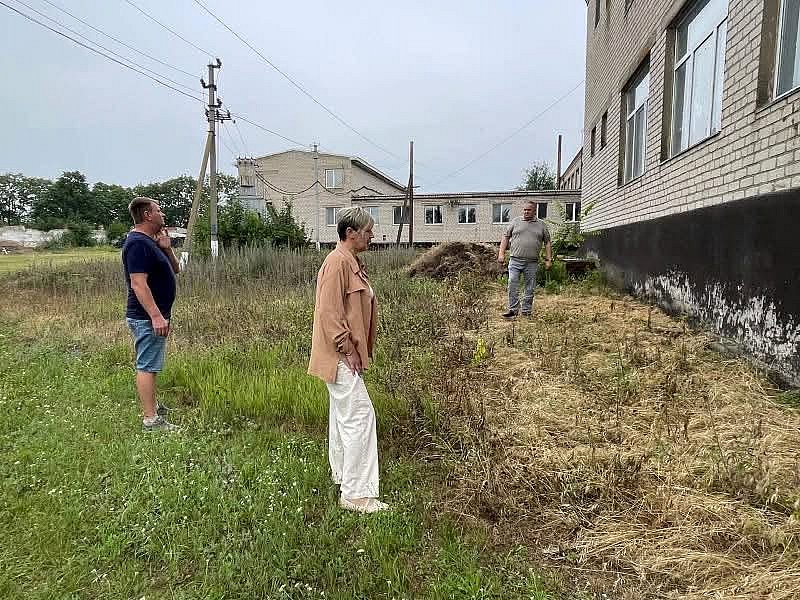 На Миколаївщині відновлюють ліцей, пошкоджений ворожим дроном: заклад відвідав начальник Вознесенської РВА Олександр Кукуруза На Миколаївщині відновлюють ліцей, пошкоджений ворожим дроном: заклад відвідав начальник Вознесенської РВА Олександр Кукуруза