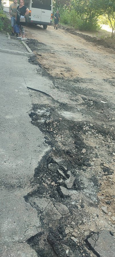 В Николаеве пенсионерка сломала руку и разбила лицо из-за ремонта дороги (фото) В Николаеве пенсионерка сломала руку и разбила лицо из-за ремонта дороги (фото)
