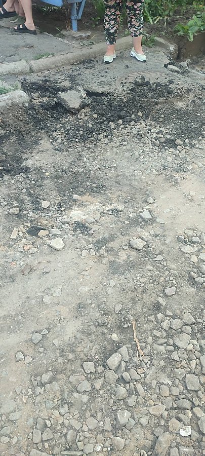 В Николаеве пенсионерка сломала руку и разбила лицо из-за ремонта дороги (фото) В Николаеве пенсионерка сломала руку и разбила лицо из-за ремонта дороги (фото)