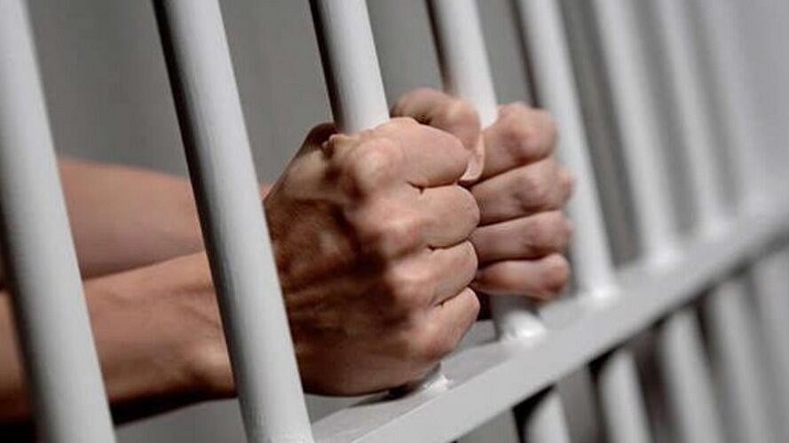 Изнасиловал 14-летнюю племянницу: в Николаевской области мужчину приговорили к 10 годам тюрьмы Изнасиловал 14-летнюю племянницу: в Николаевской области мужчину приговорили к 10 годам тюрьмы