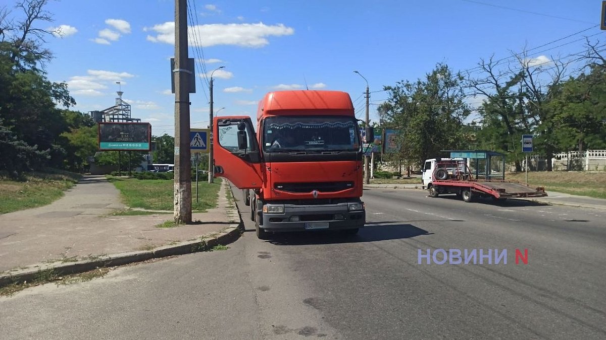Полиция ищет свидетелей ДТП, в котором фура сбила женщину в Николаеве Полиция ищет свидетелей ДТП, в котором фура сбила женщину в Николаеве