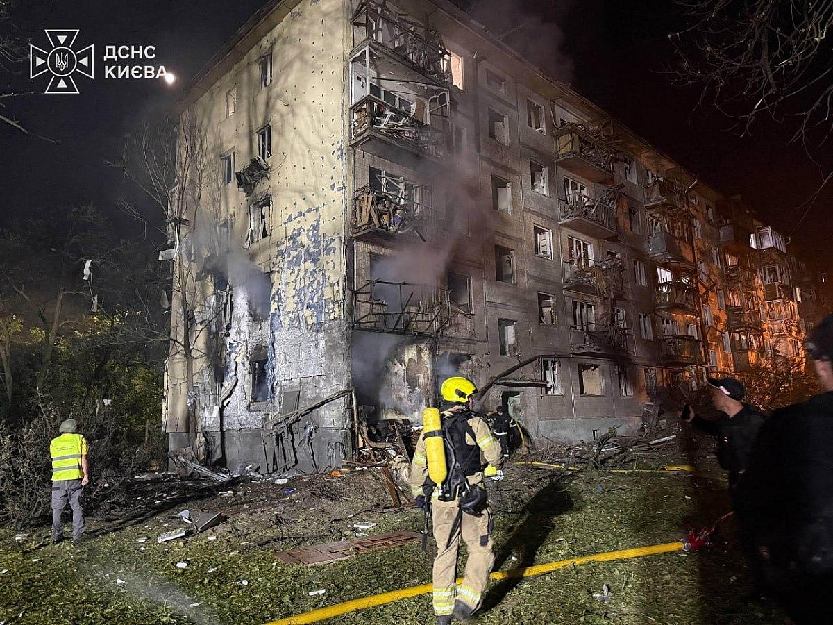 Тела людей лежали на улицах: ночью россияне нанесли массированный удар по Киеву (видео) Тела людей лежали на улицах: ночью россияне нанесли массированный удар по Киеву (видео)