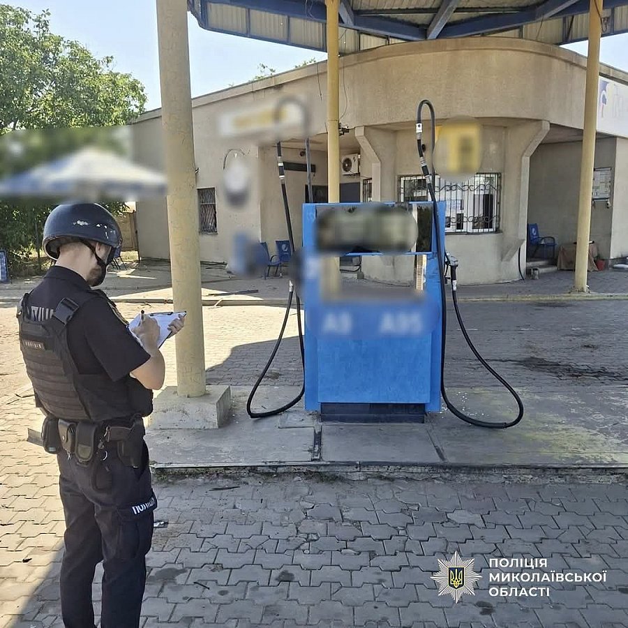 Удар по АЗС под Николаевом: в полиции показали фото последствий Удар по АЗС под Николаевом: в полиции показали фото последствий