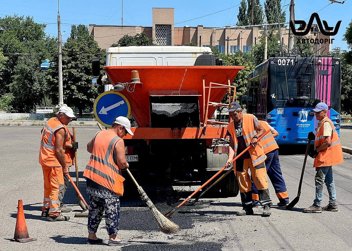 В Николаеве завершили ликвидацию аварийной ямочности на проспекте Мира В Николаеве завершили ликвидацию аварийной ямочности на проспекте Мира