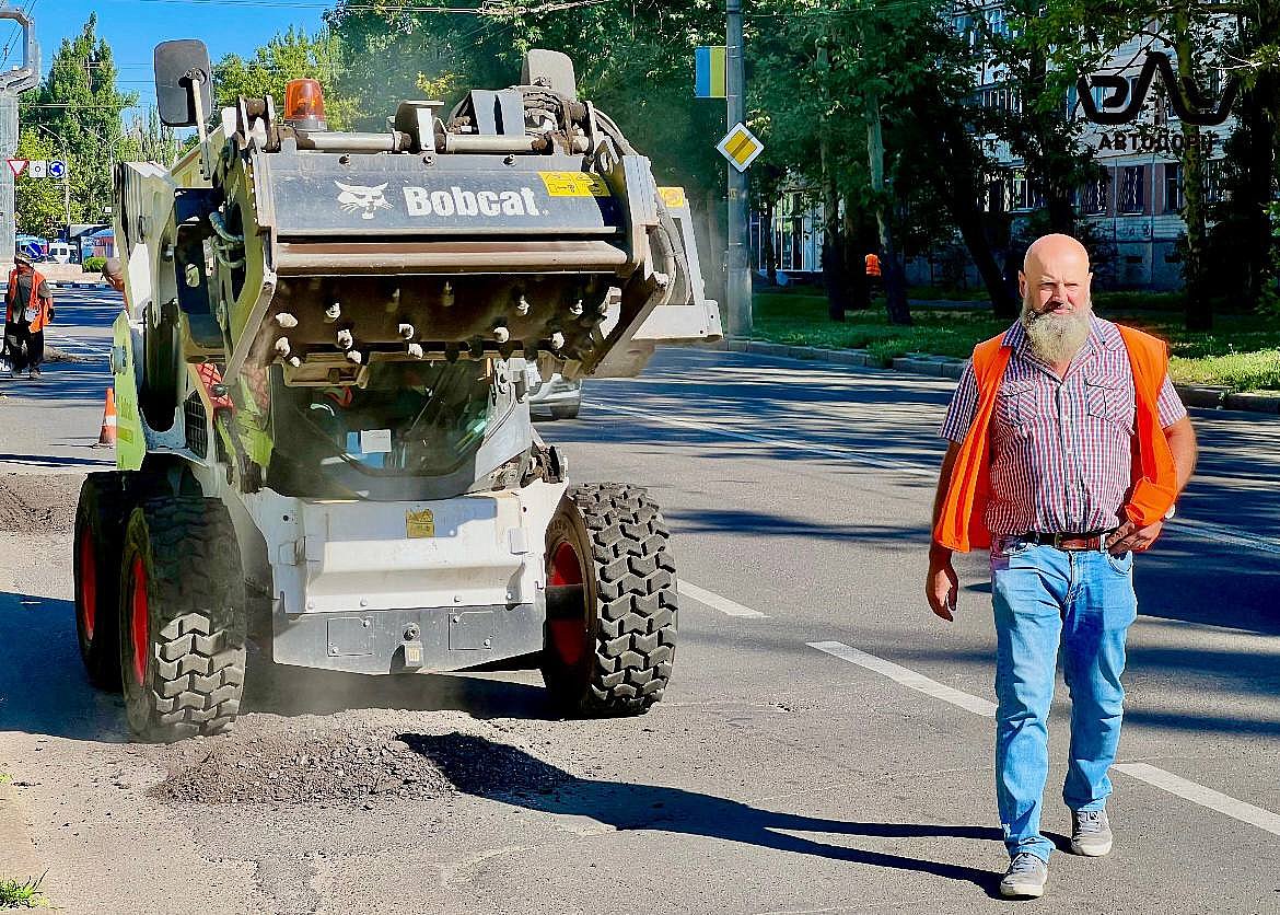 В Николаеве завершили ликвидацию аварийной ямочности на проспекте Мира В Николаеве завершили ликвидацию аварийной ямочности на проспекте Мира