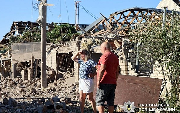 Авиаудар по Херсону: погибла женщина, пострадали 18 мирных жителей (видео) Авиаудар по Херсону: погибла женщина, пострадали 18 мирных жителей (видео)