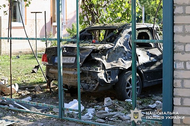 Авиаудар по Херсону: погибла женщина, пострадали 18 мирных жителей (видео) Авиаудар по Херсону: погибла женщина, пострадали 18 мирных жителей (видео)