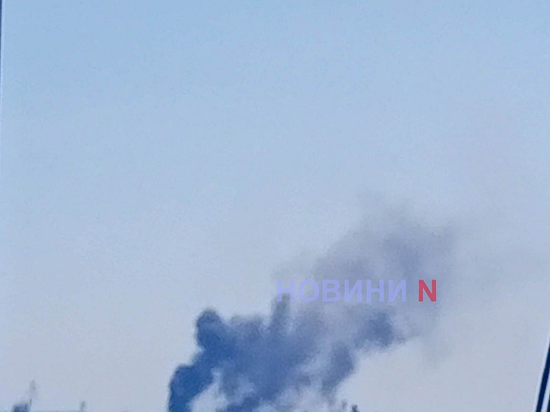 В Николаеве прогремел взрыв: в небо поднялся столб дыма В Николаеве прогремел взрыв: в небо поднялся столб дыма