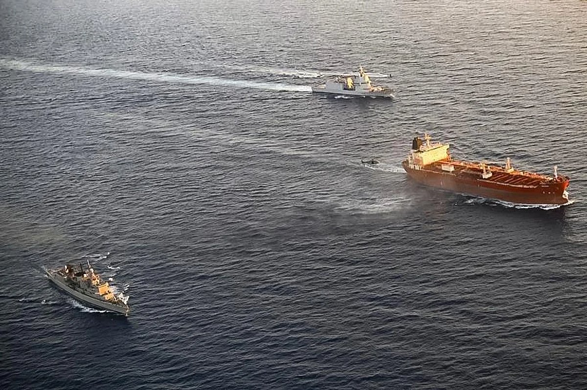 Итальянские военные взяли на абордаж судно «теневого флота» РФ, — Reuters Итальянские военные взяли на абордаж судно «теневого флота» РФ, — Reuters