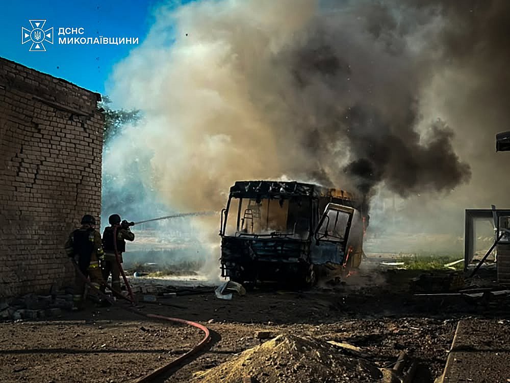 ГСЧС показала последствия атаки дронов на Николаевщину: все очаги возгорания потушены (фото) ГСЧС показала последствия атаки дронов на Николаевщину: все очаги возгорания потушены (фото)