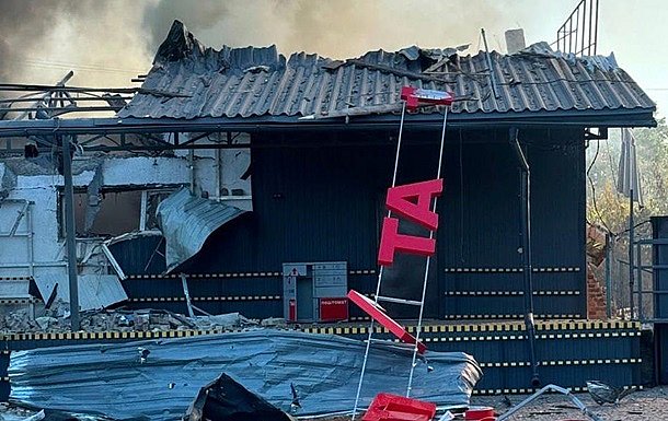 Ворожий удар знищив відділення «Нової пошти» у Прилуках Ворожий удар знищив відділення «Нової пошти» у Прилуках
