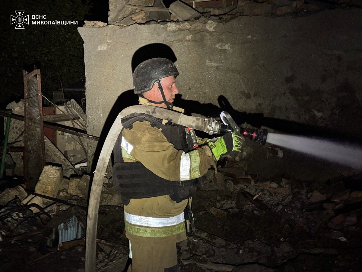 В Николаеве два дома разрушены и еще семь повреждены после ночной атаки дронов (фото) В Николаеве два дома разрушены и еще семь повреждены после ночной атаки дронов (фото)