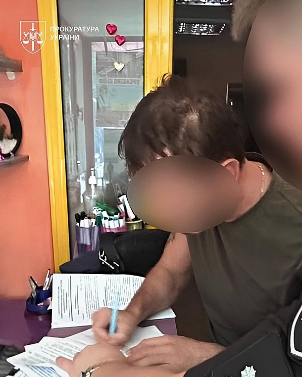 В Хмельницкой области директора языкового центра подозревают в развращении учениц В Хмельницкой области директора языкового центра подозревают в развращении учениц