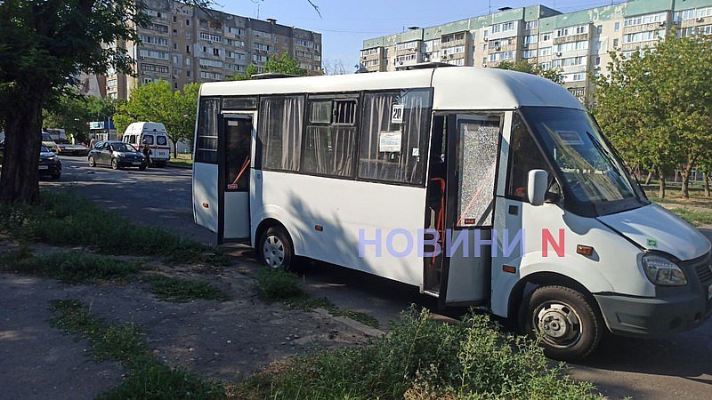 Пьяный водитель «скорой» врезался в «маршрутку» с пассажирами в Николаеве Пьяный водитель «скорой» врезался в «маршрутку» с пассажирами в Николаеве