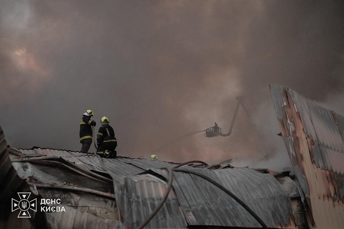 Київ вночі масовано атакували балістикою: загинула жінка, 24 людини постраждали Київ вночі масовано атакували балістикою: загинула жінка, 24 людини постраждали