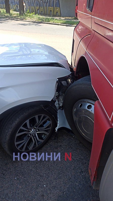 В Николаеве Mitsubishi попал в «мертвую зону» фуры MAN: произошло ДТП В Николаеве Mitsubishi попал в «мертвую зону» фуры MAN: произошло ДТП