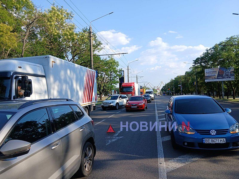 Škoda врезалась в Smart на проспекте в Николаеве Škoda врезалась в Smart на проспекте в Николаеве