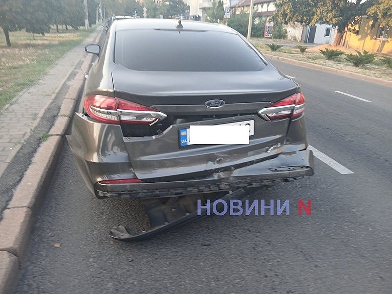 В Николаеве «Ауди» врезался в «Форд» перед пешеходным переходом В Николаеве «Ауди» врезался в «Форд» перед пешеходным переходом