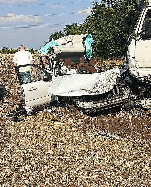 ДТП с фурой под Николаевом: водитель легковушки погиб, пассажирка в тяжелом состоянии ДТП с фурой под Николаевом: водитель легковушки погиб, пассажирка в тяжелом состоянии