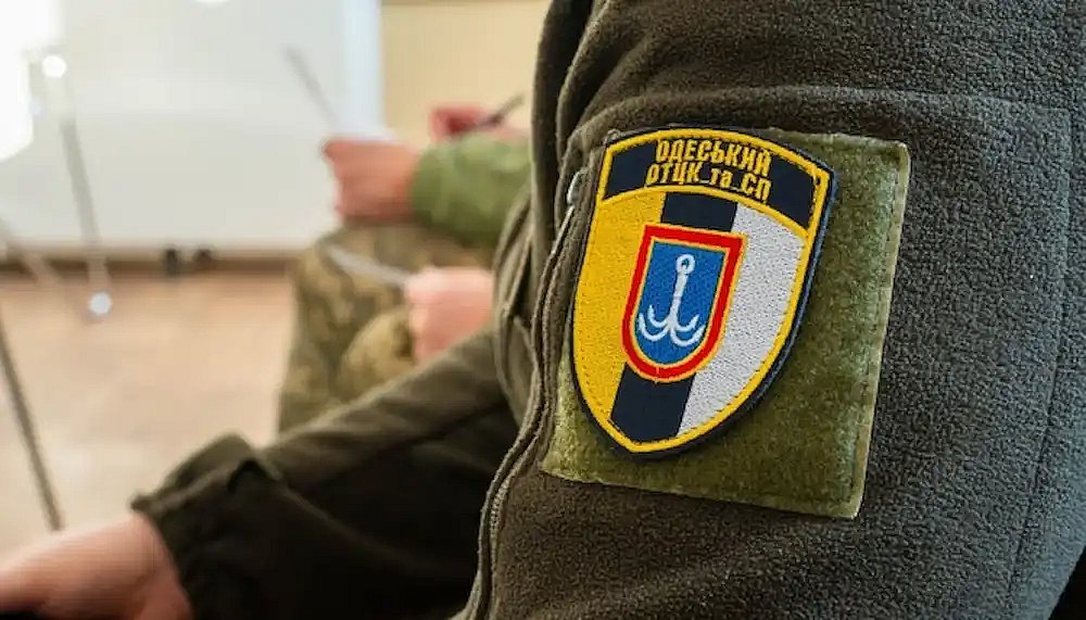 В Черноморске сотрудники ТЦК задержали полковника СБУ и забрали 55 тысяч гривен, — СМИ В Черноморске сотрудники ТЦК задержали полковника СБУ и забрали 55 тысяч гривен, — СМИ