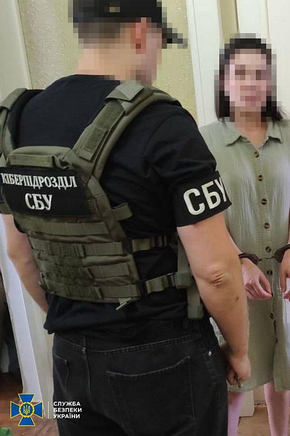 СБУ задержала в Николаеве двух агентов РФ, которые наводили ракетные удары по городу СБУ задержала в Николаеве двух агентов РФ, которые наводили ракетные удары по городу