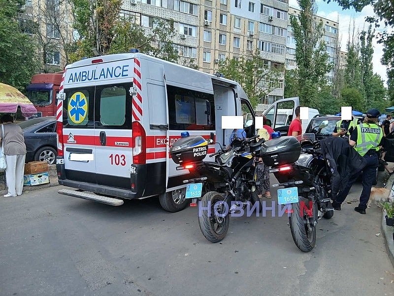 На ярмарке в Николаеве Skoda сбила женщину: пострадавшую госпитализировали На ярмарке в Николаеве Skoda сбила женщину: пострадавшую госпитализировали