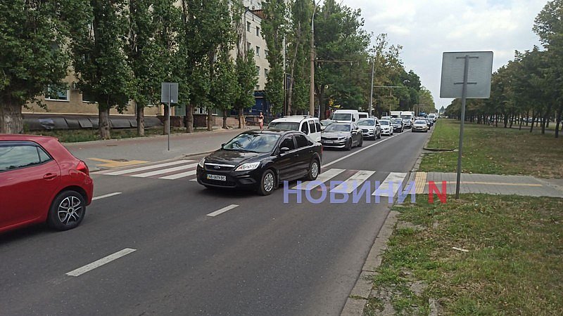Hyundai влетів у дерево після зіткнення з Citroën на проспекті в Миколаєві: утворився величезний затор Hyundai влетів у дерево після зіткнення з Citroën на проспекті в Миколаєві: утворився величезний затор
