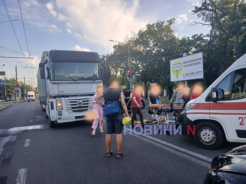 Фура сбила пешехода на проспекте в Николаеве: пострадавший в тяжелом состоянии Фура сбила пешехода на проспекте в Николаеве: пострадавший в тяжелом состоянии