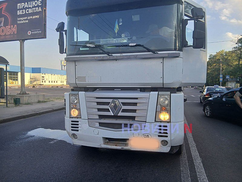 Фура сбила пешехода на проспекте в Николаеве: пострадавший в тяжелом состоянии Фура сбила пешехода на проспекте в Николаеве: пострадавший в тяжелом состоянии
