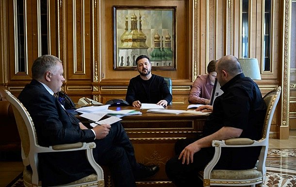 Зеленский провел переговоры с наследным принцем Саудовской Аравии Зеленский провел переговоры с наследным принцем Саудовской Аравии
