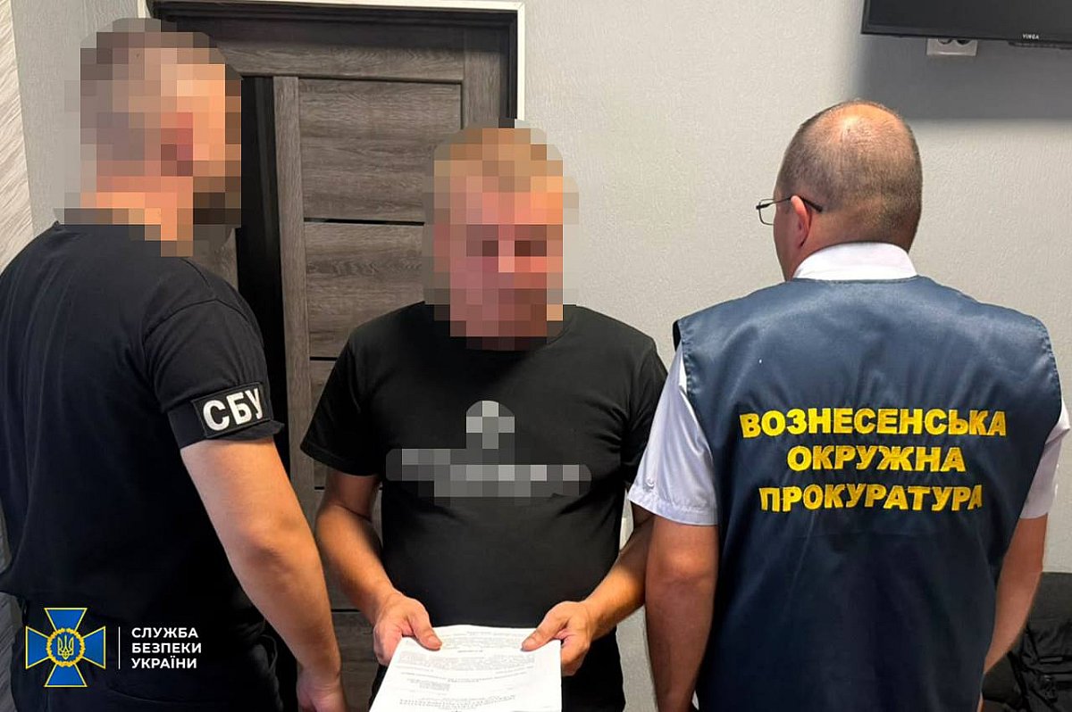 На Николаевщине чиновник горсовета за $2500 обещал военному помочь уволиться со службы На Николаевщине чиновник горсовета за $2500 обещал военному помочь уволиться со службы