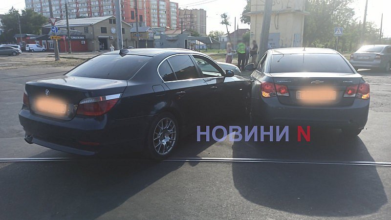 Шевроле та BMW зіткнулися у Миколаєві Шевроле та BMW зіткнулися у Миколаєві
