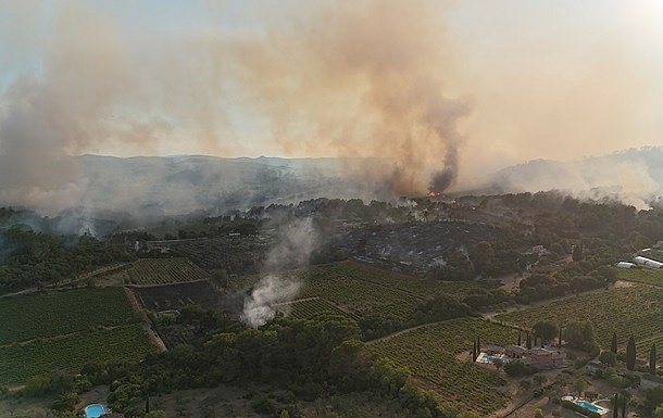 Во Франции вспыхнули масштабные пожары: началась эвакуация людей Во Франции вспыхнули масштабные пожары: началась эвакуация людей