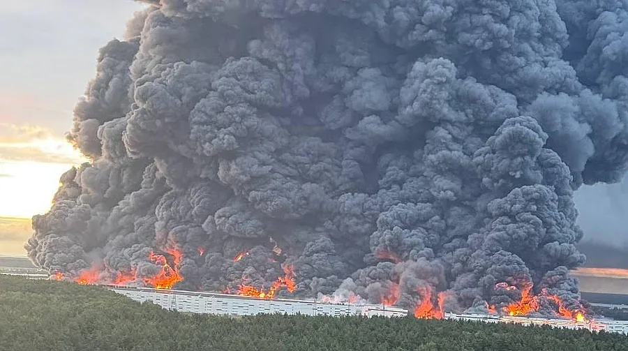 Москву и Подмосковье массированно атаковали дроны (фото, видео) Москву и Подмосковье массированно атаковали дроны (фото, видео)