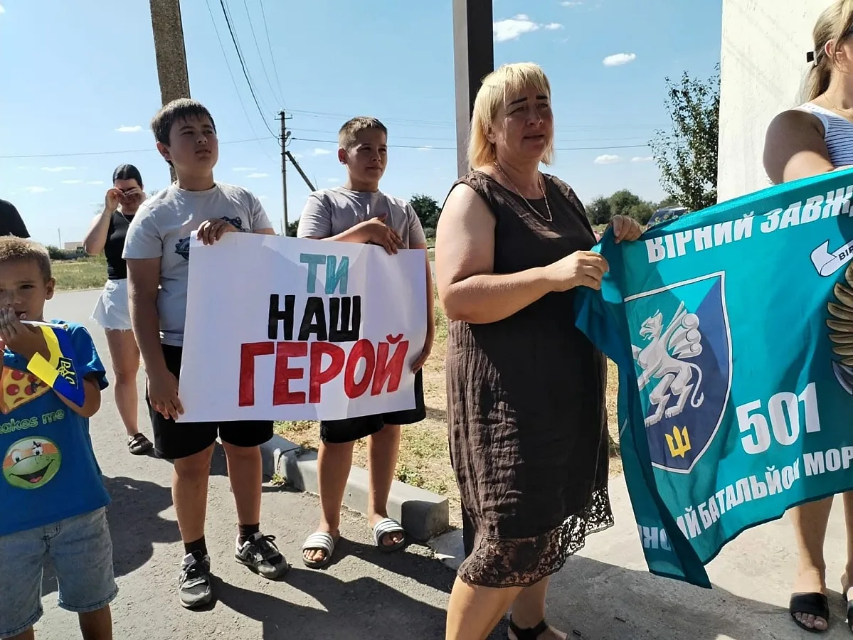 Военнослужащий из Николаевской области вернулся домой после четырех лет российского плена Военнослужащий из Николаевской области вернулся домой после четырех лет российского плена