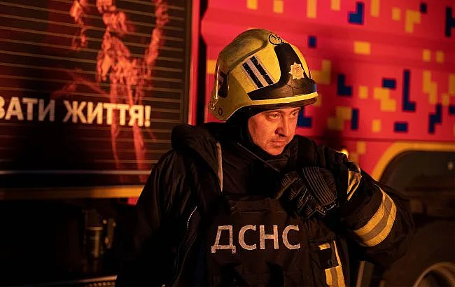 В Сумах ночью произошла массированная атака дронов: возникли пожары, есть пострадавший В Сумах ночью произошла массированная атака дронов: возникли пожары, есть пострадавший