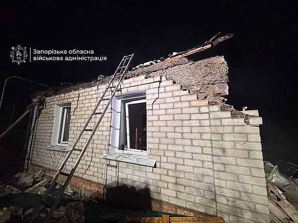 Россия ночью атаковала Запорожье: в частном секторе вспыхнули пожар, есть повреждения Россия ночью атаковала Запорожье: в частном секторе вспыхнули пожар, есть повреждения