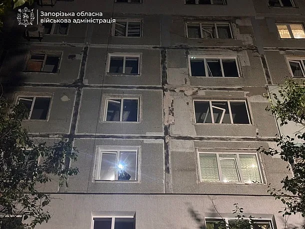 Россия ночью атаковала Запорожье: в частном секторе вспыхнули пожар, есть повреждения Россия ночью атаковала Запорожье: в частном секторе вспыхнули пожар, есть повреждения