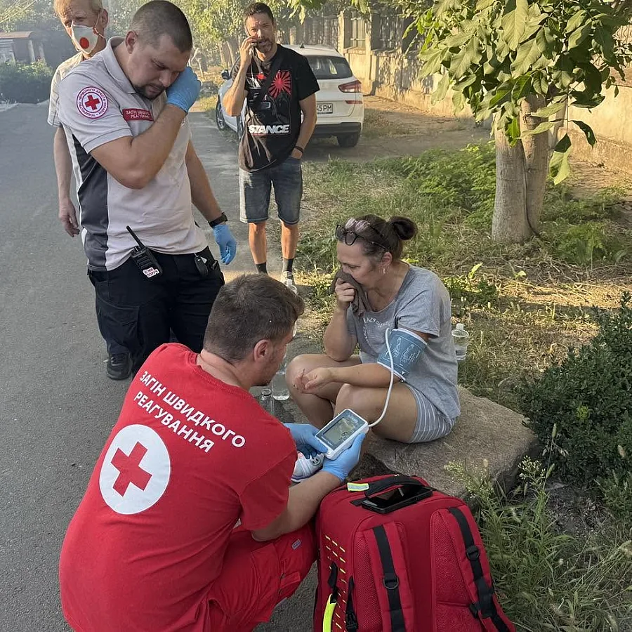 Ракетний удар по Миколаївському району вдень 18 серпня: фото з місця Ракетний удар по Миколаївському району вдень 18 серпня: фото з місця