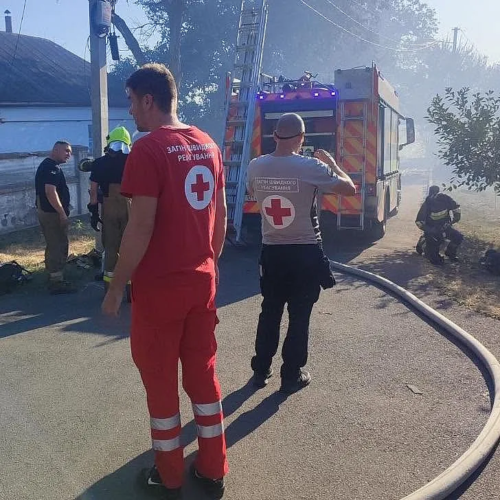 Ракетний удар по Миколаївському району вдень 18 серпня: фото з місця Ракетний удар по Миколаївському району вдень 18 серпня: фото з місця