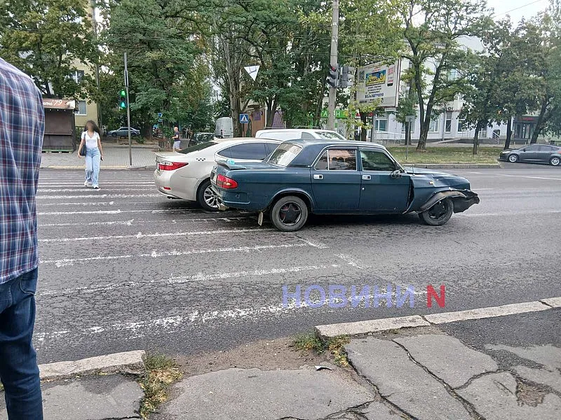 Тройное ДТП в Николаеве: огромная пробка на ПГУ Тройное ДТП в Николаеве: огромная пробка на ПГУ
