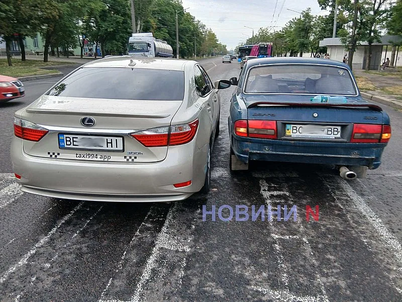 Тройное ДТП в Николаеве: огромная пробка на ПГУ Тройное ДТП в Николаеве: огромная пробка на ПГУ
