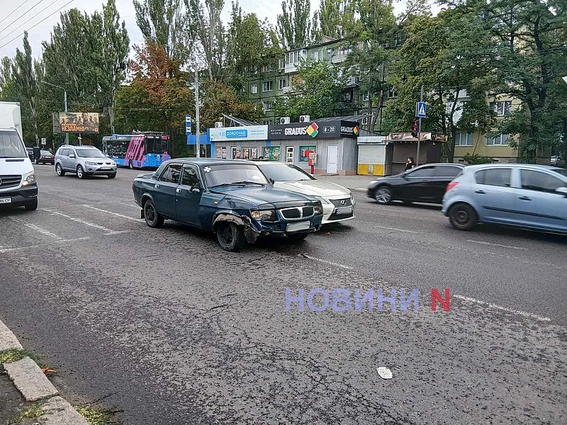 Тройное ДТП в Николаеве: огромная пробка на ПГУ Тройное ДТП в Николаеве: огромная пробка на ПГУ