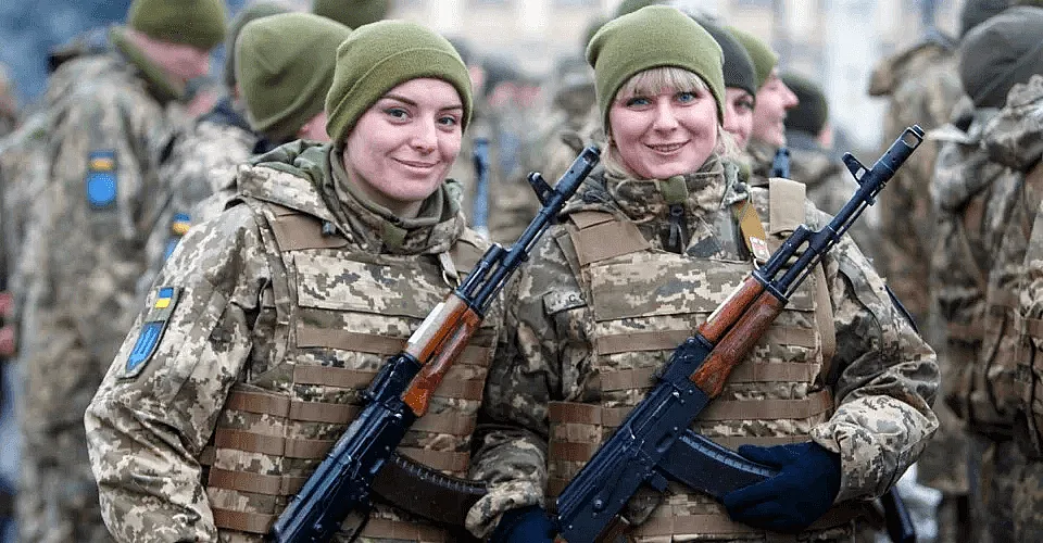 Екс-міністр оборони України закликав мобілізувати жінок Екс-міністр оборони України закликав мобілізувати жінок