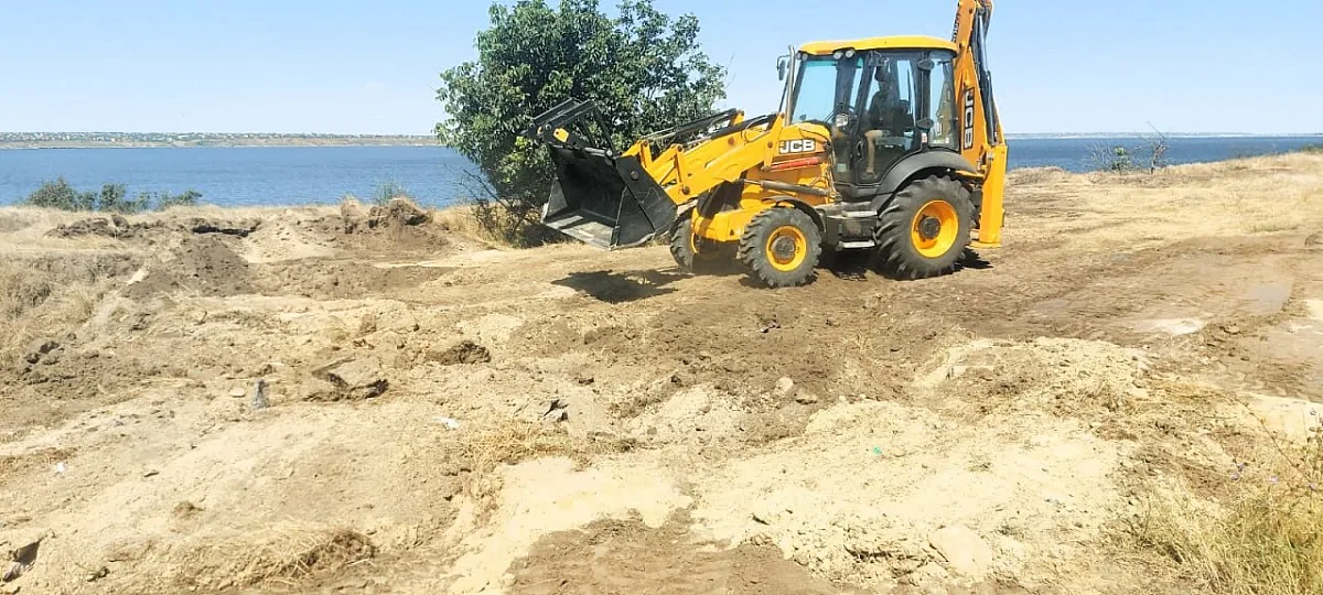Возле Коблево ликвидировали стихийную свалку у моря Возле Коблево ликвидировали стихийную свалку у моря
