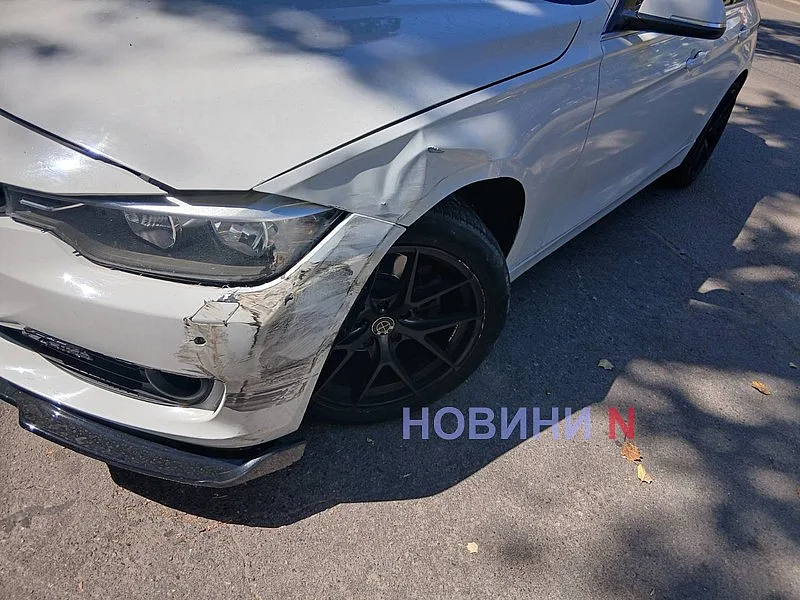 В центре Николаева «БМВ» врезался в «Фольксваген» В центре Николаева «БМВ» врезался в «Фольксваген»