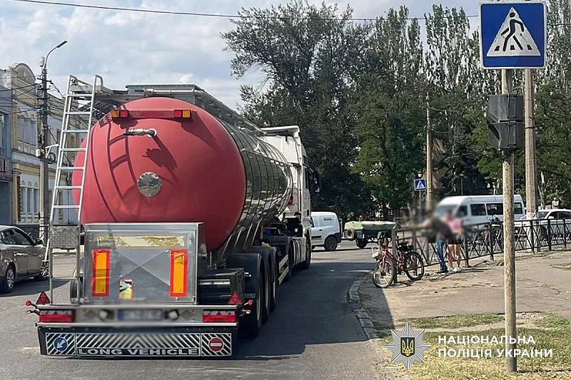 Автопоезд сбил пенсионера в центре Николаева Автопоезд сбил пенсионера в центре Николаева